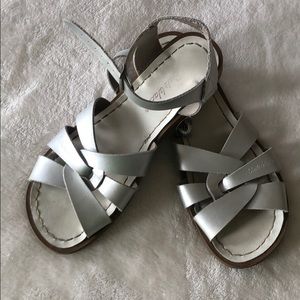GUC Silver saltwater sandals sz8